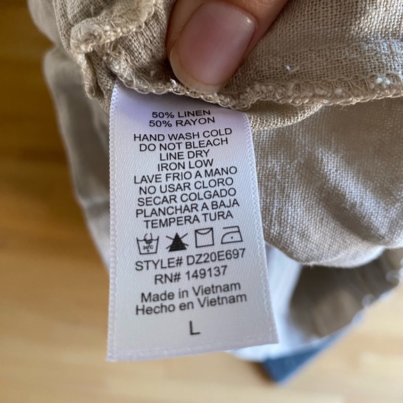 tan shorts, super cute bow as belt - Picture 4 of 4